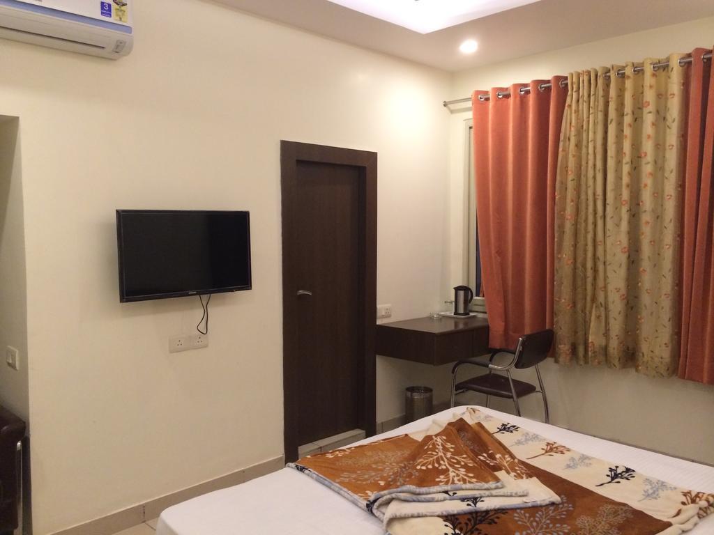 Hotel Surya Haldwāni Habitación foto